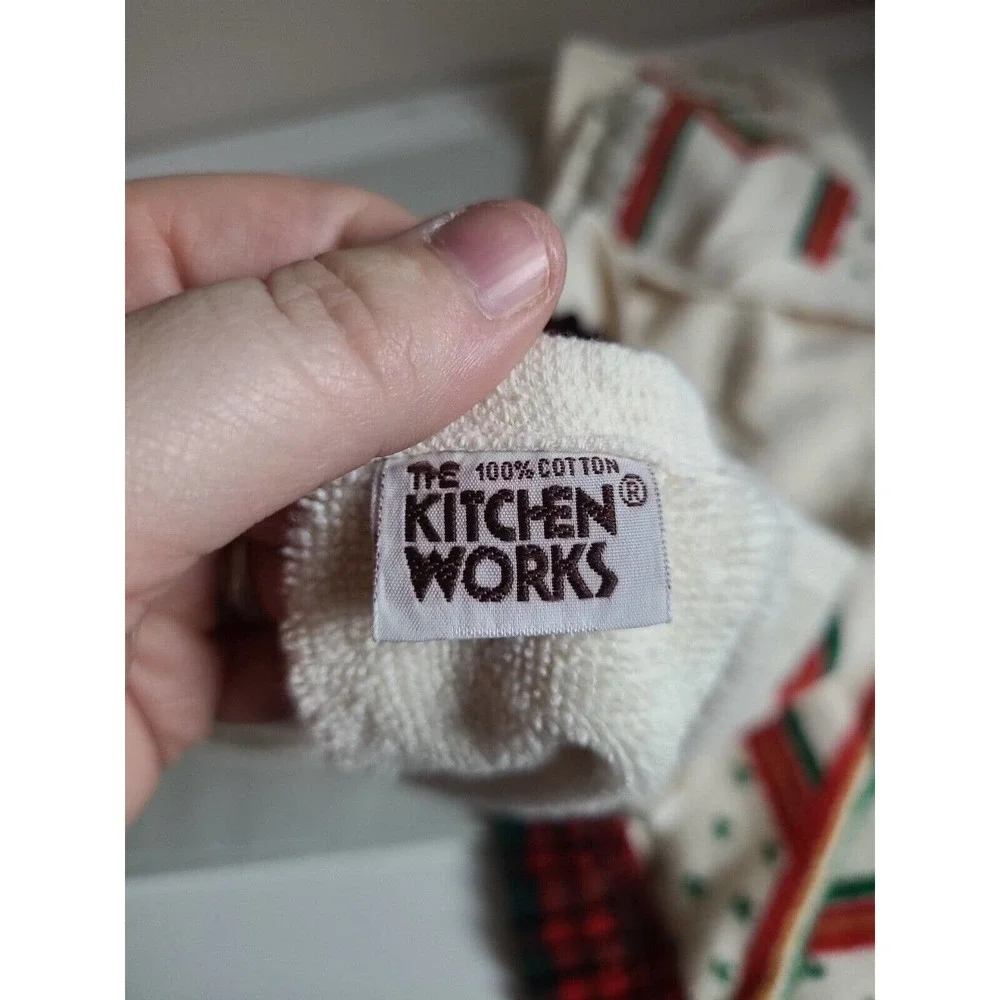 VTG Lot of 2 The Kitchen Works White Christmas‎ Theme Ruffle Trim Kitchen Towel